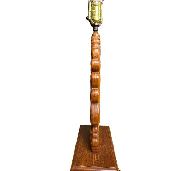 Beautiful 20th Century Chinoiserie Chinese Carved Wood Calligraphy Table Lamp - Picture 15 of 16